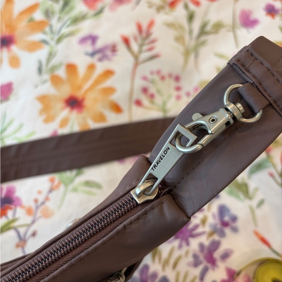 Travelon Crescent bag - Picture 4 of 13